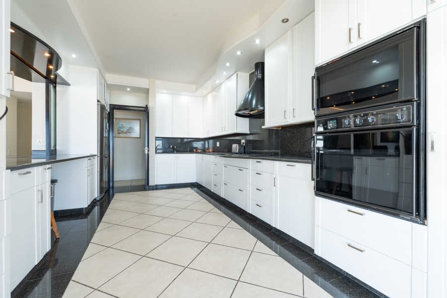 To Let 4 Bedroom Property for Rent in Sea Point Western Cape